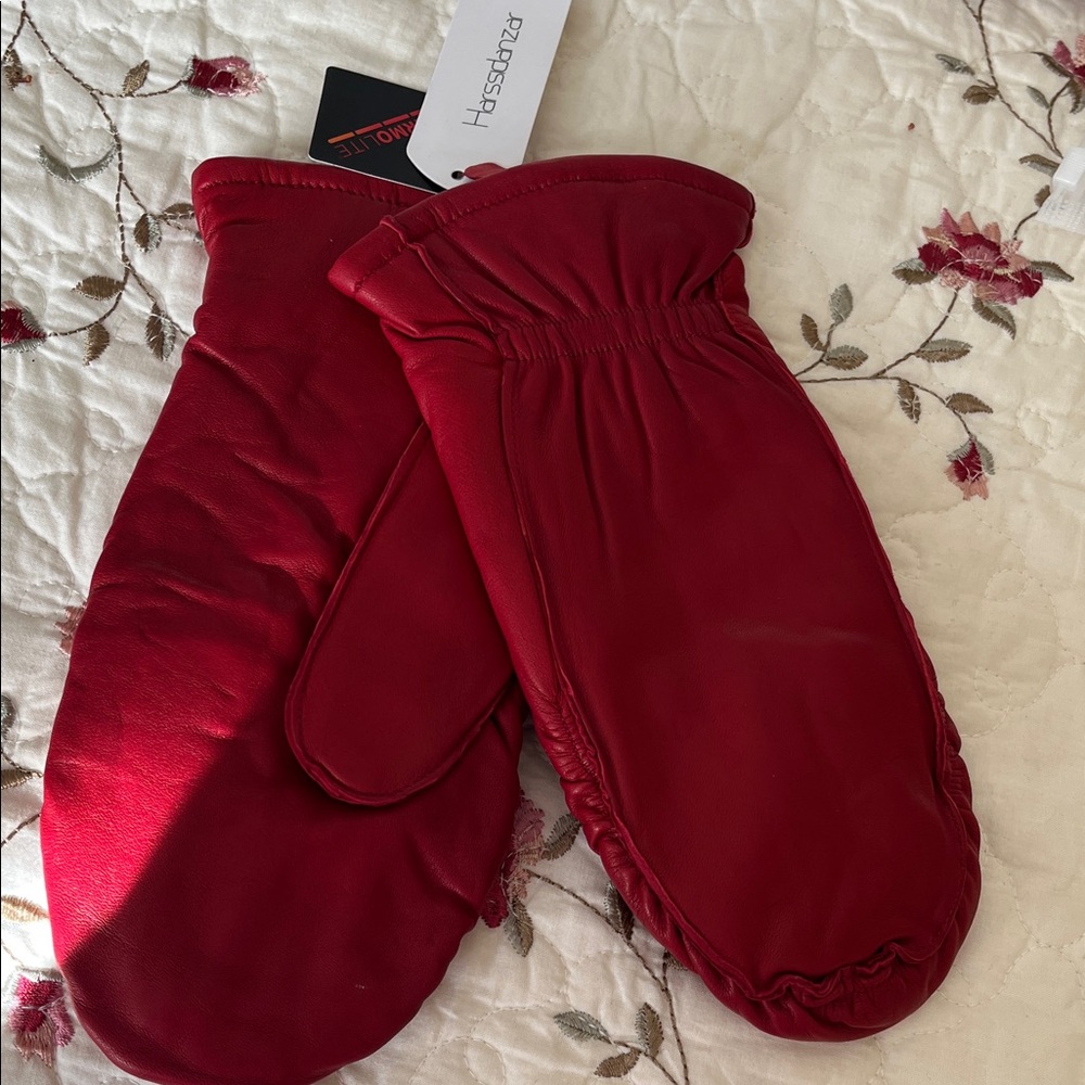 Deep Red Mittens - Picture 2 of 5